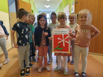 Biedronki składają życzenia z okazji Dnia Bibliotekarza (1)