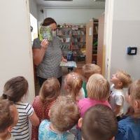Biedronki składają życzenia z okazji Dnia Bibliotekarza (4)