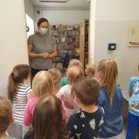 Biedronki składają życzenia z okazji Dnia Bibliotekarza (5)