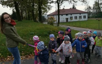 Tygrysy i Słoniki na jesiennym spacerze.